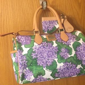 Dooney & Bourke purse 👜